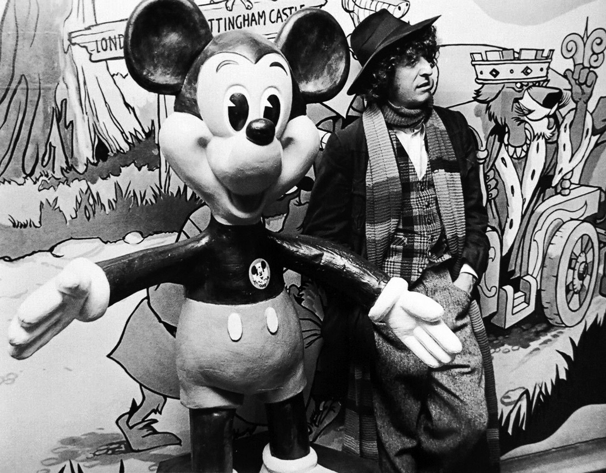 DailyTomBaker's tweet photo. Tom Baker hanging out with Mickey Mouse. #TomBaker #DoctorWho #FourthDoctor https://t.co/G8B7NAMFmo