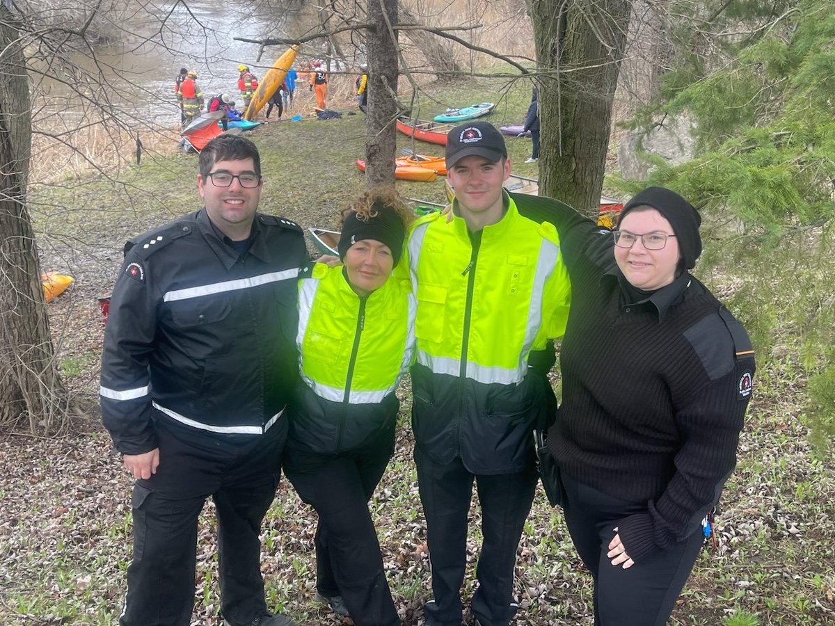 The 42nd Annual @FloatYourFanny event was modified this year due to construction and weather but still a fun success 🙌 (OPG and Northumberland EMS in pic) @SJAOntario @opg @Nthld_County @PortHopeFire @PortHopePolice @OPP_CR