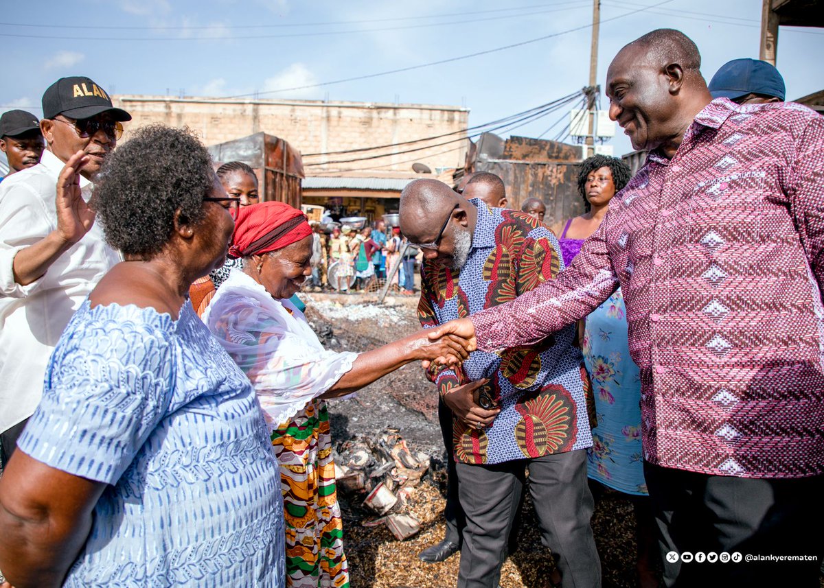 JooAdjei's tweet photo. If Alan Kyerematen says he will establish a Bank for Traders, there's no reason to doubt because he has supported Traders in Ghana more than any of the presidential candidates. 
Okwaterekwa kas3 obemma wo ntama aa tie ne din.
https://t.co/9BWE4sWMqR https://t.co/RZtNLNNXWK