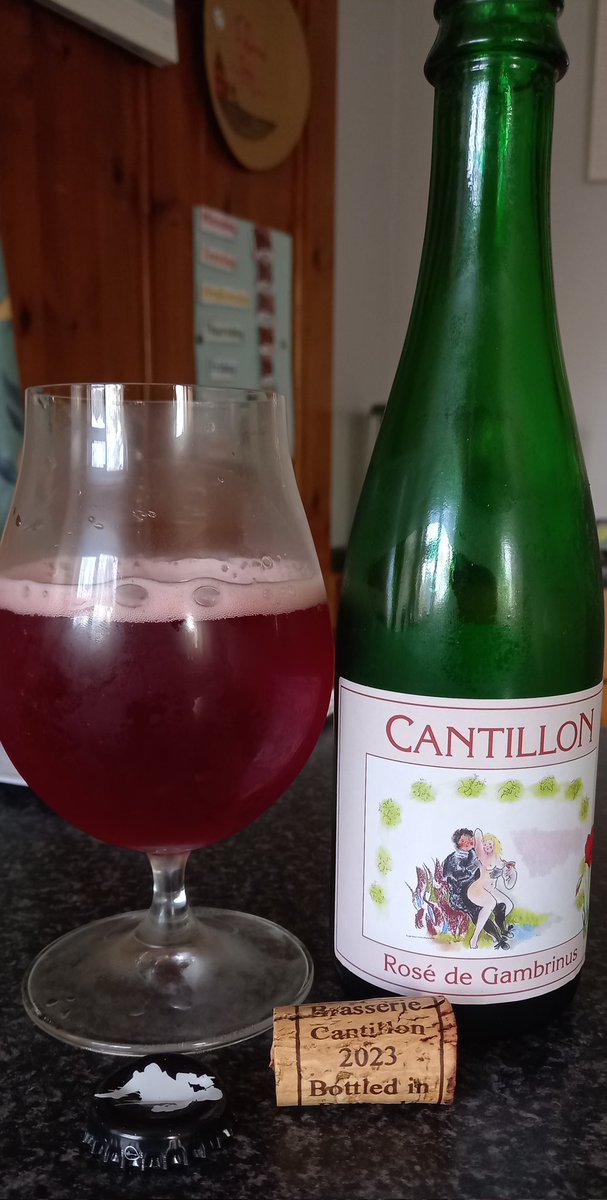 Just a pleasure, been at their Brewery recently so tasted this 5% #Lambic with #Rasberry b4, the balance is spot on little sour with the berries can talk highly enough #Cantillon #Brussels its expensive but 4 me worth it from @martinsfairview #supportcraftbeer 👌🇧🇪🤤