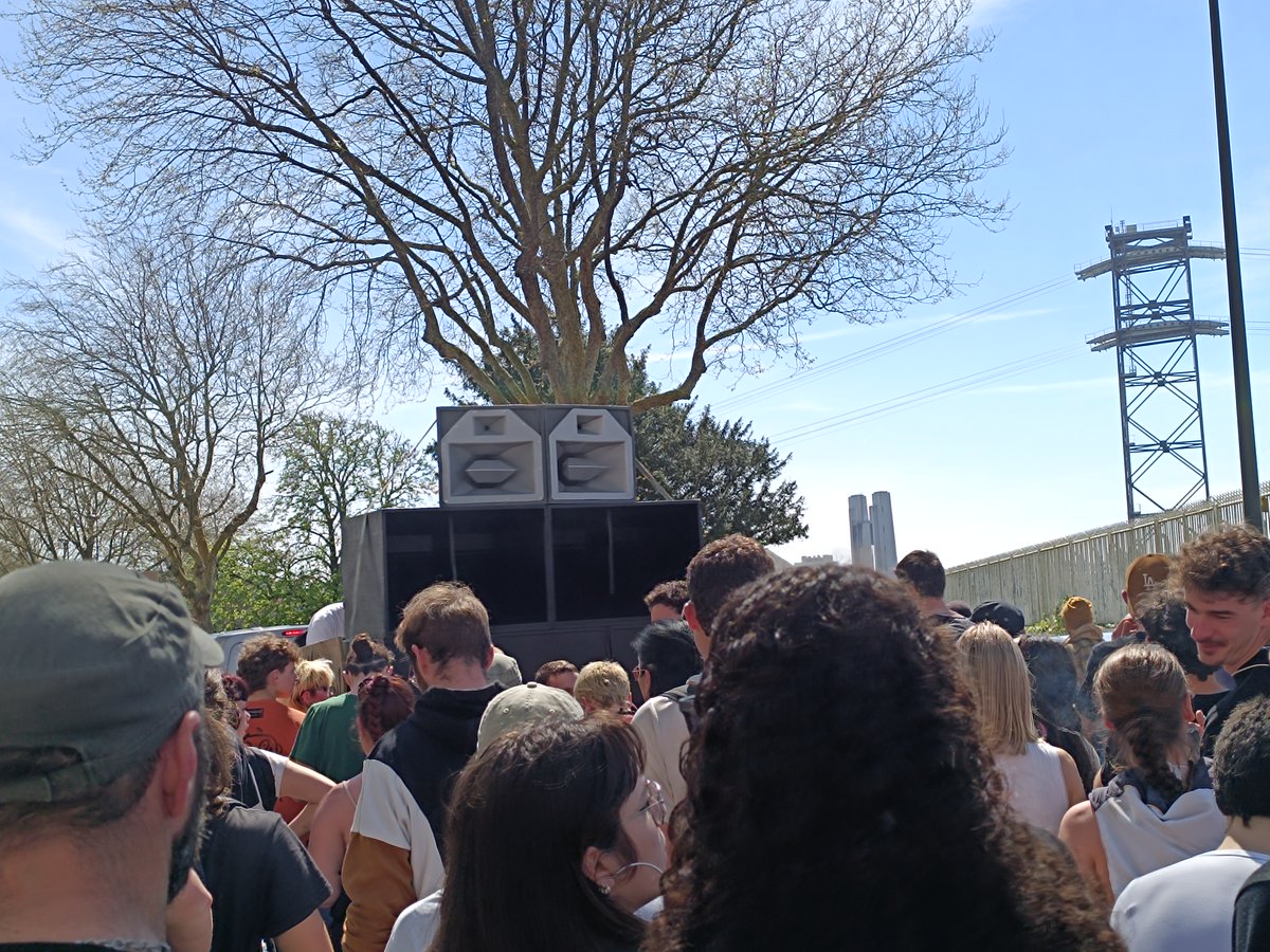 RevPermanente29's tweet photo. Le matériel est confisqué et les participants fréquemment sanctionnés comme à #Pluguffan dans le Finistère où se tenait un festival de musique électronique du 19 mars au 2 avril 2024 : le Préfet annonçait 8.750 amendes pour participation à une manifestation illégale.
2/2 https://t.co/fSbxcNjVJc