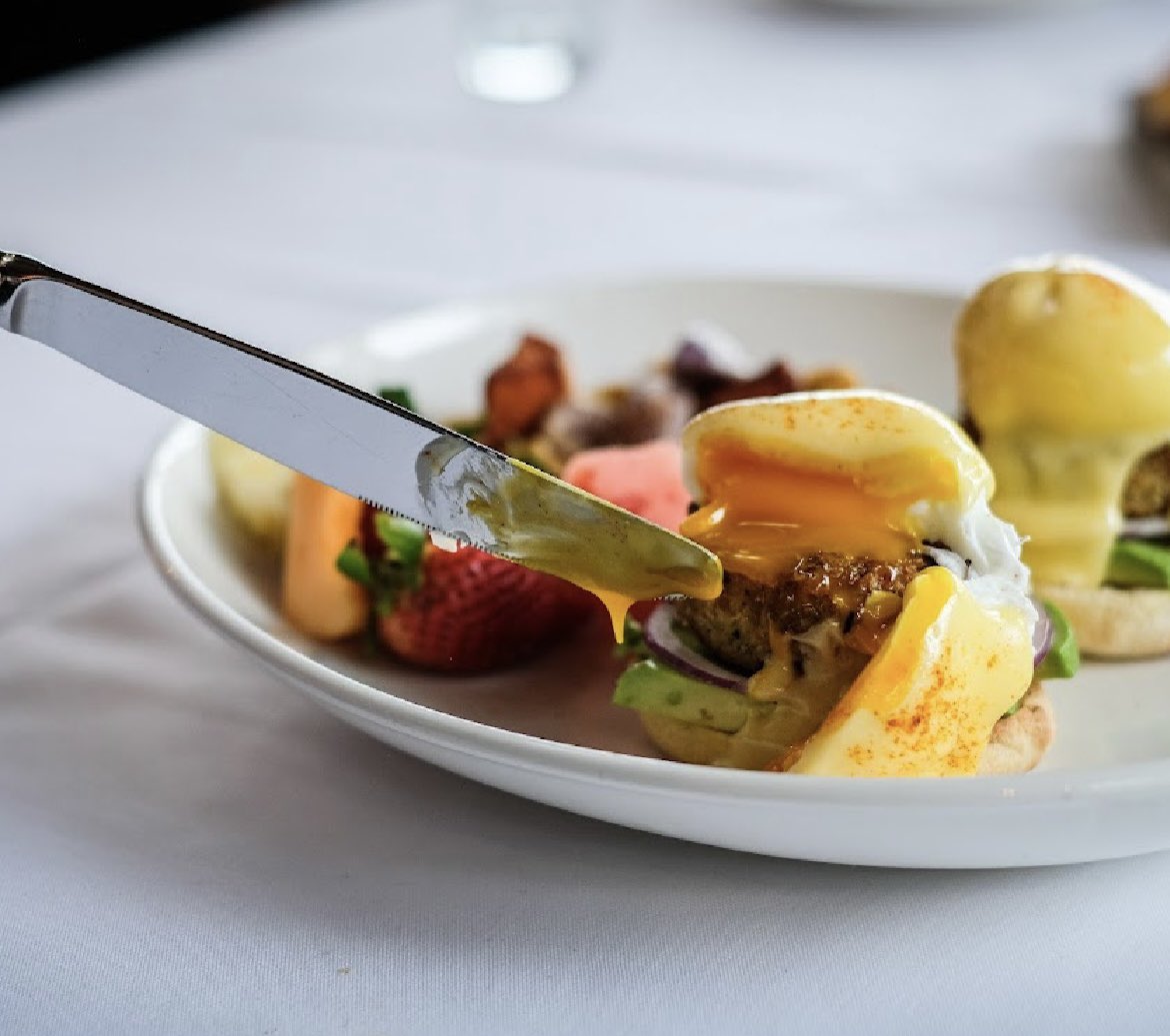 The best weekends begin with brunch 🍳