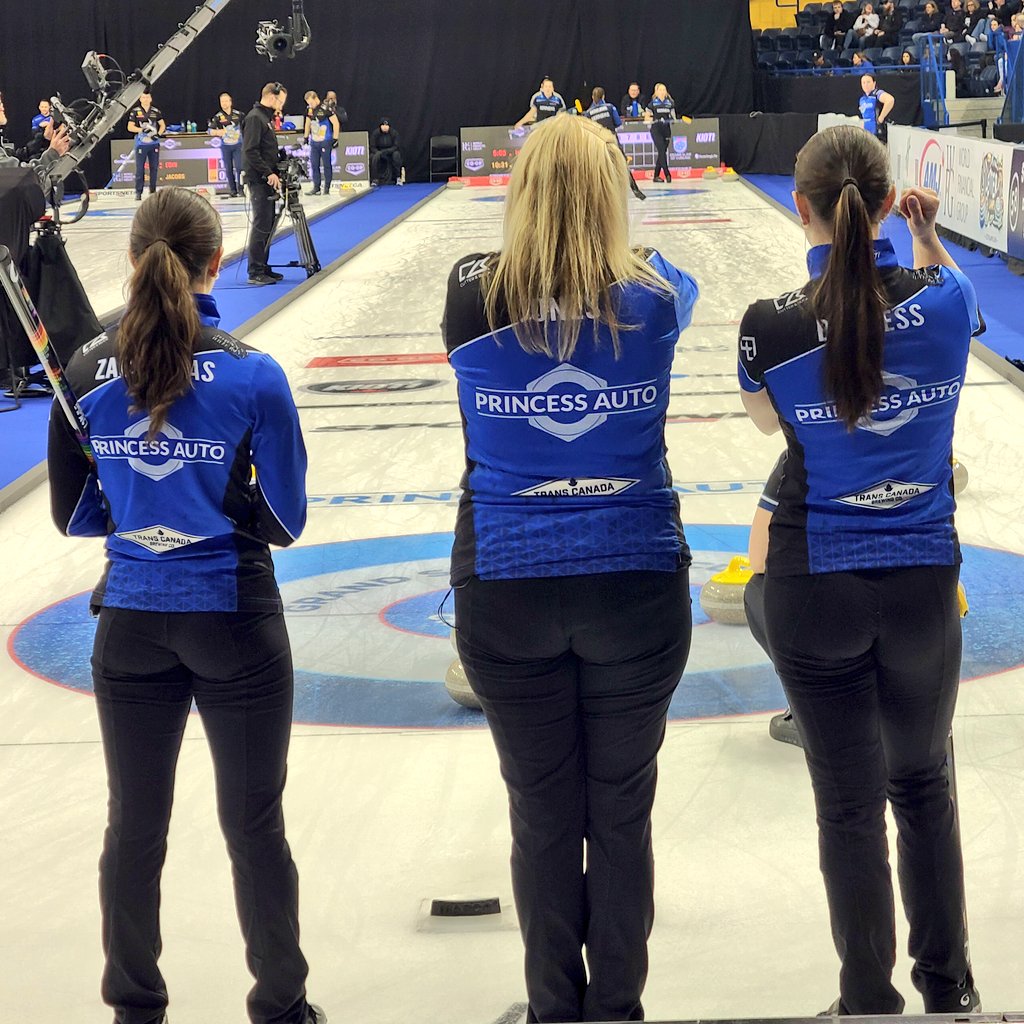 Thank you, @jjonescurl for all that you have given to #curling .... so far. Your skills on ice and off are extraordinary! We had a blast watching your final women's bonspiel. 🥌