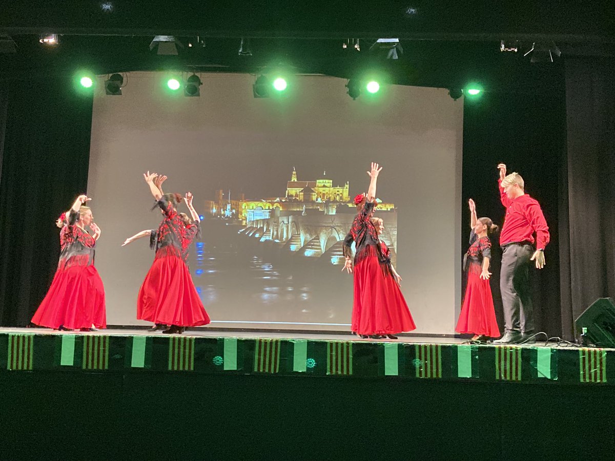 nuria_carbones's tweet photo. Avui dia complert. Matí al Consell Nacional, després a la festa de la República i a la tarda la fira d’abril d’Andalusia a Tona. @margaridafeliu @evafont @juditsarda https://t.co/Jlve8gpJEM