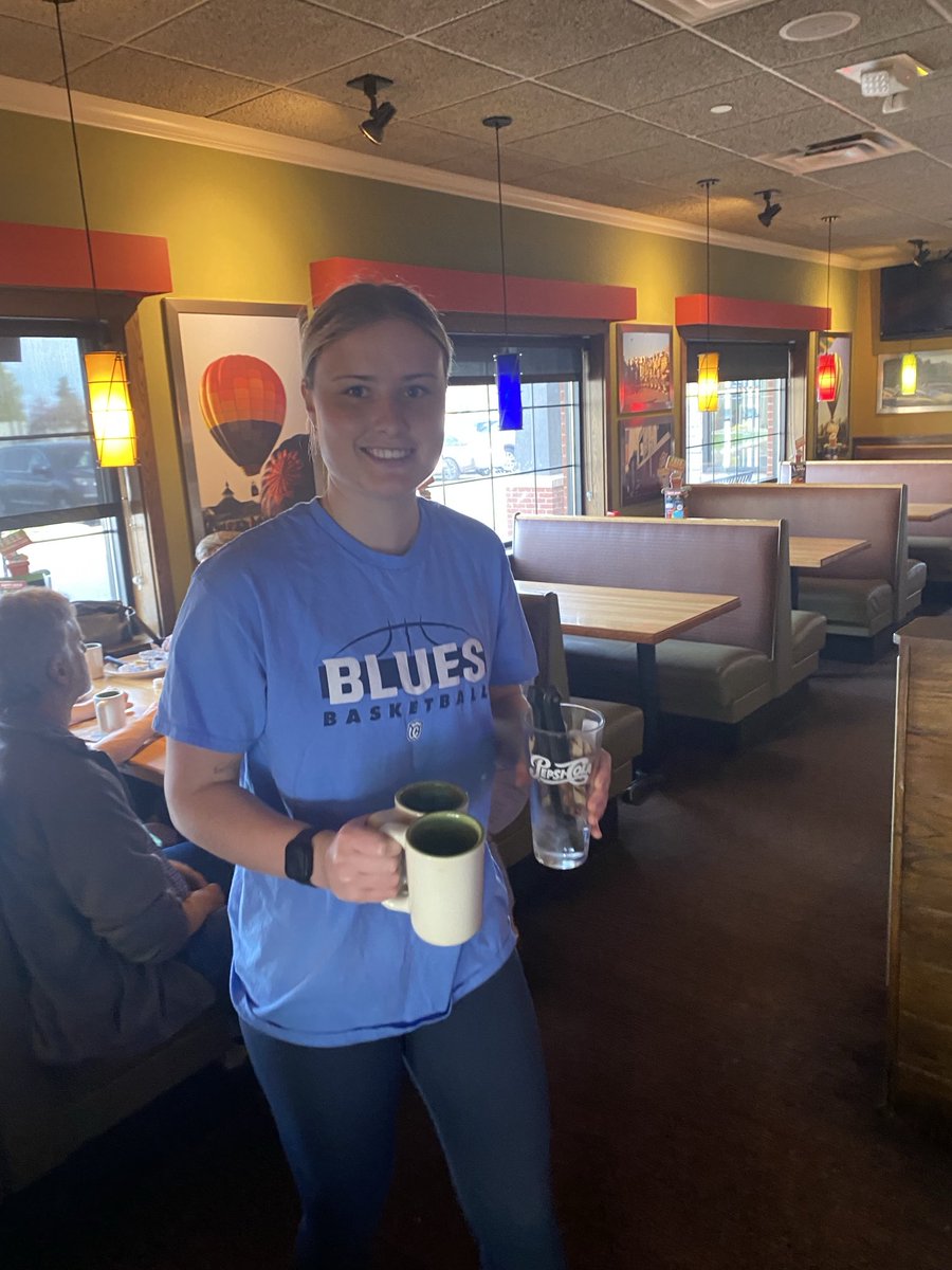 WhitmanWBB's tweet photo. Helping out the Walla Walla Early Life Speech and Language Clinic’s Pancake Breakfast Fundraiser at Applebees. We are excited to help out this amazing organization!  #WhitmanWBB #Community https://t.co/TXFRkF47Wn