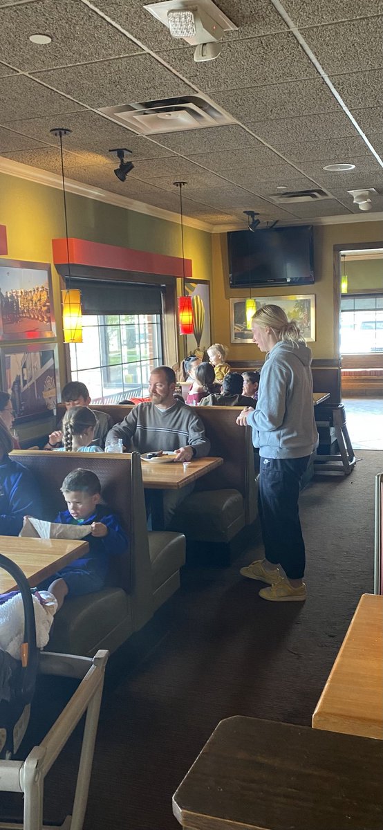 WhitmanWBB's tweet photo. Helping out the Walla Walla Early Life Speech and Language Clinic’s Pancake Breakfast Fundraiser at Applebees. We are excited to help out this amazing organization!  #WhitmanWBB #Community https://t.co/TXFRkF47Wn