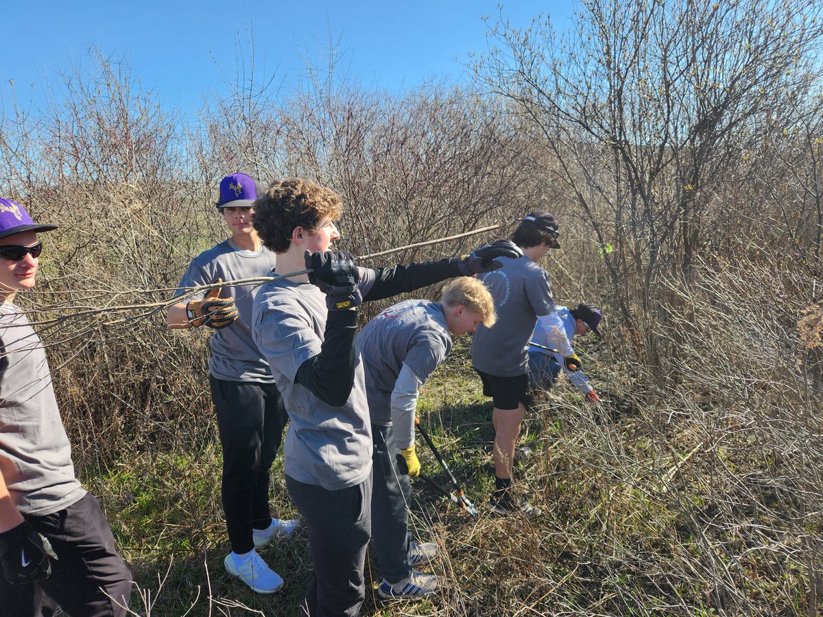 Great job giving back today. The boys worked extremely hard today cutting a pathway in Jackson Creek for a future walking path. @EAHS_Baseball #1Herd #goelks