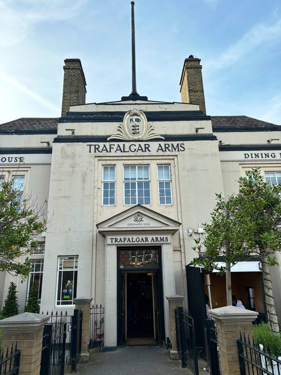 My penultimate pub on a cracking crawl around SW17. #londonpubs #southlondon #sw17 #tooting #youngs #trafalgar