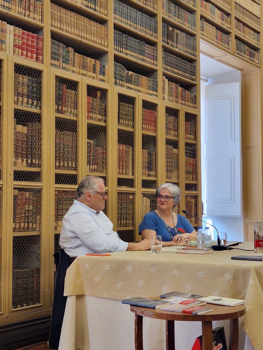 BPEvora's tweet photo. Agora, na #FeiraDoLivroEvora 
Conversa com José Luís Barreto Guimarães, na Biblioteca Pública de Évora. https://t.co/OoyGPRZMcv