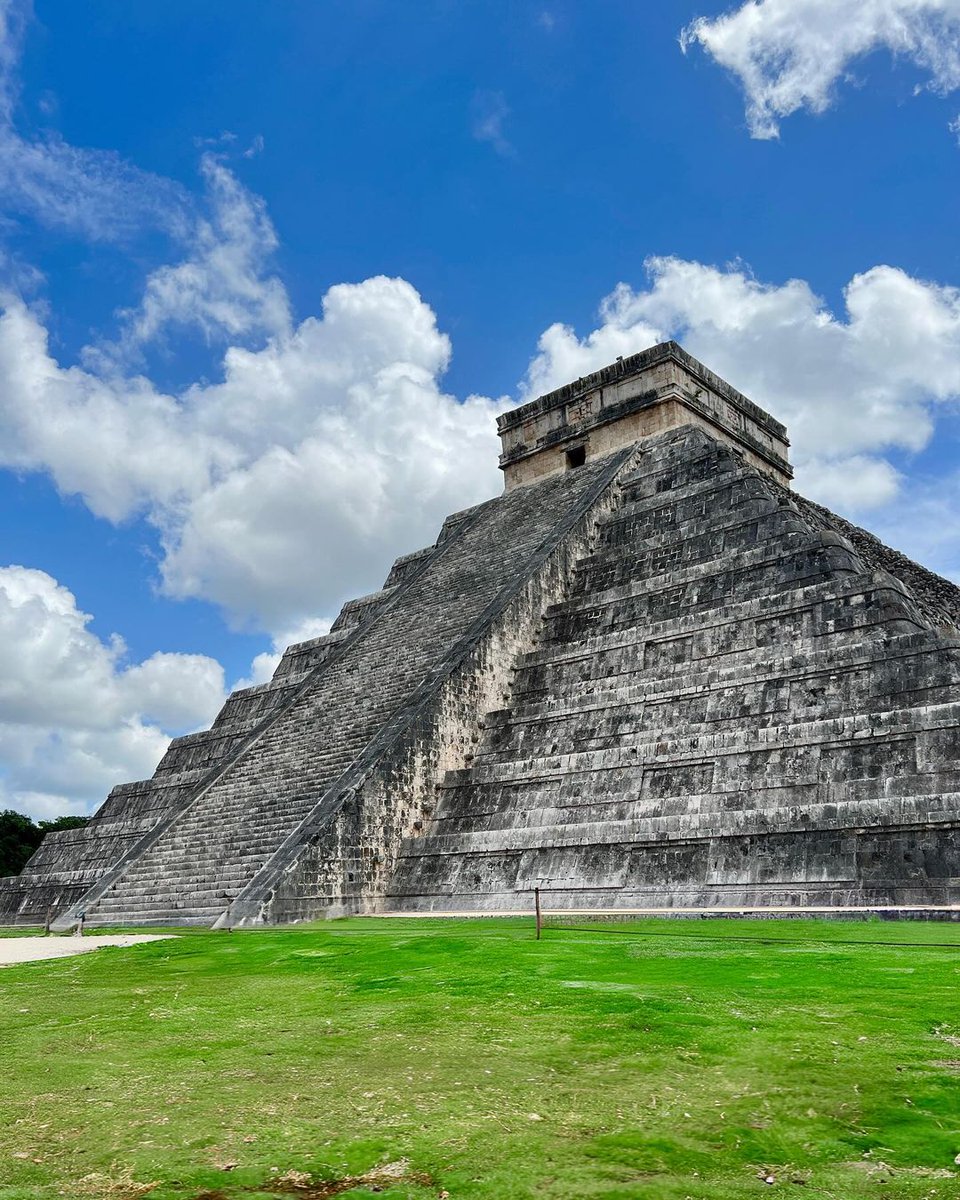 XCExpedition's tweet photo. Felicidad es cuando al fin cumples el sueño de estar frente a una maravilla del mundo. 😍 
Rt si te sentiste así cuando visitaste #ChichénItzá https://t.co/BM6qkFmtMx