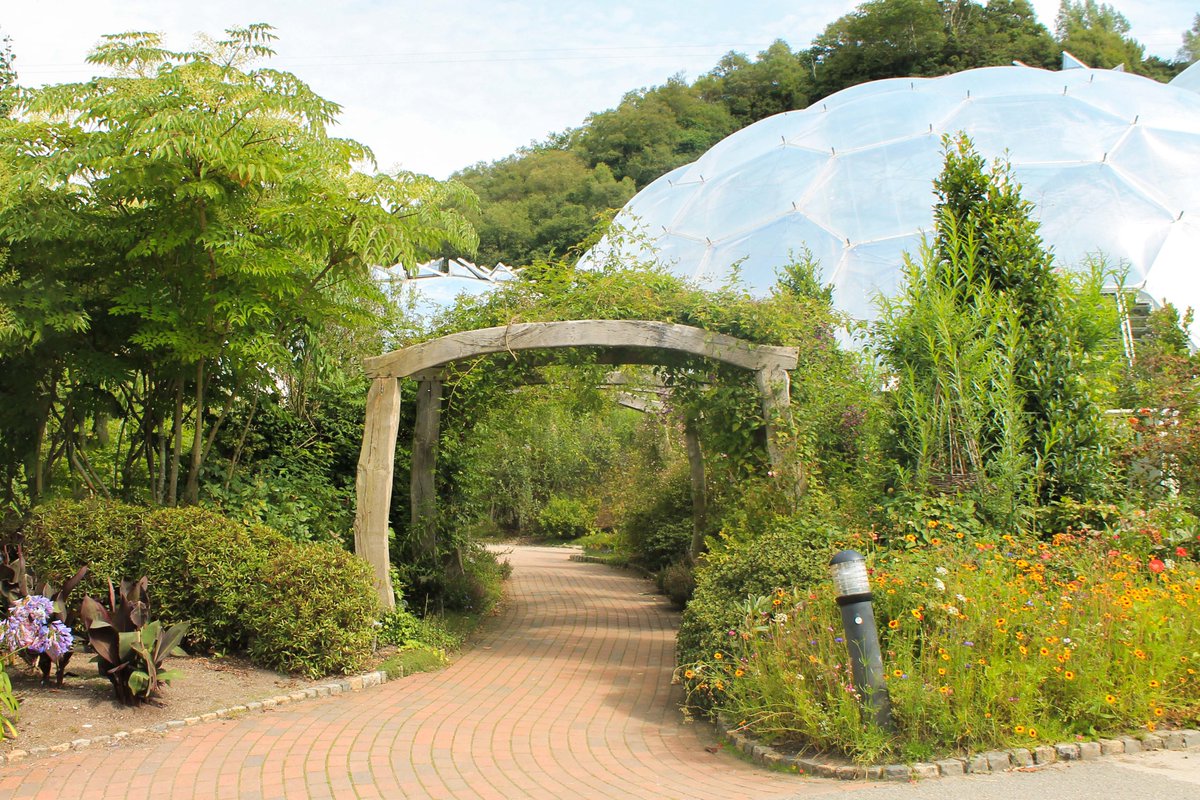 Biome Path

(@edenproject, Cornwall, August 2013)

#photography #gardenphotography #horticulture #footpath #greenhouse #biome #pergola #gardens #botanicalgarden #EdenProject #EdenProject #Cornwall