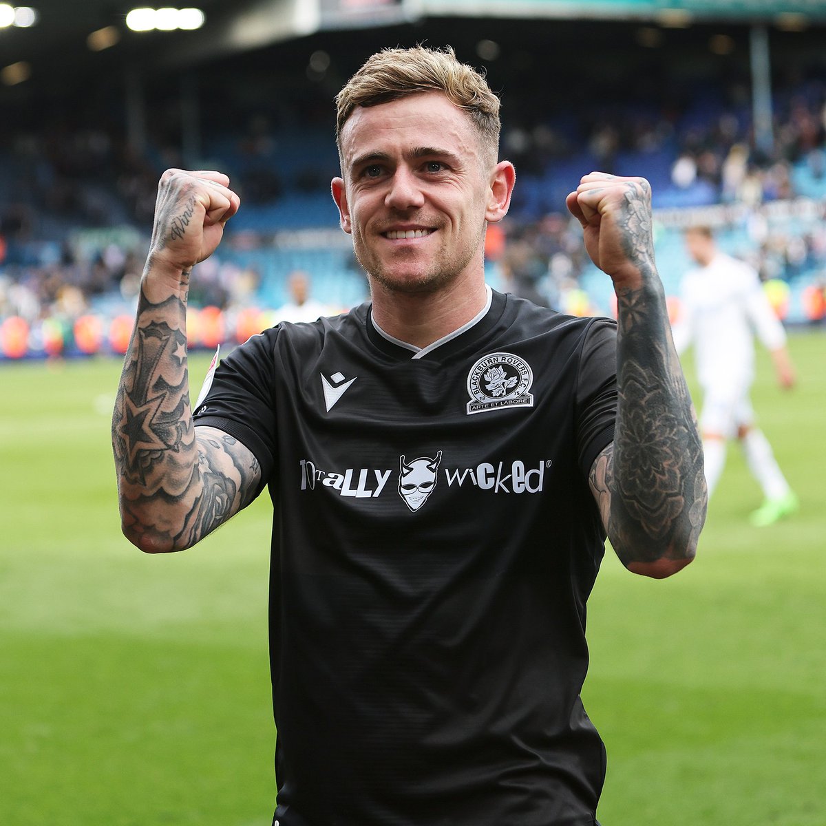 3⃣0⃣ The first #Rovers player to hit 30 goals in a season since @alanshearer in 95/96! @SamSzmodics 🫡 🔵⚪️