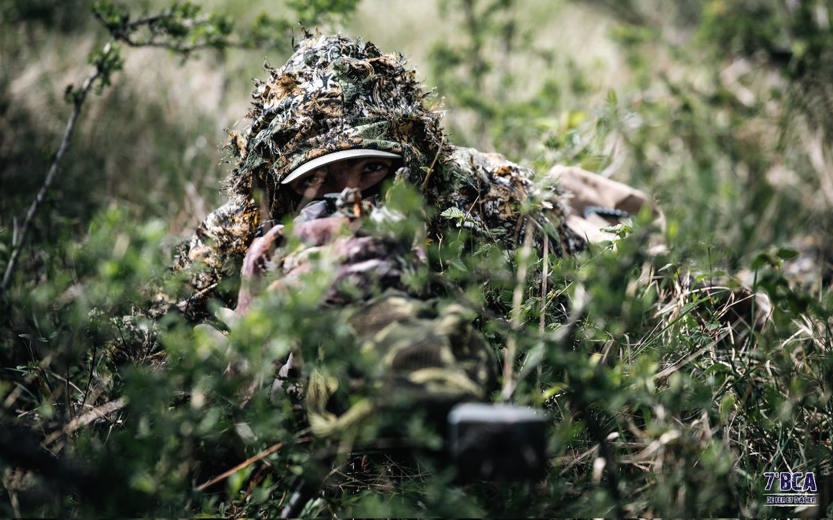 C'est le week-end! Pendant ce temps, les Diables bleus du 7e BCA s'entrainent au @CENTACOfficiel.

#troupesdemontagne #chasseursalpins #PrepaOps #sniper