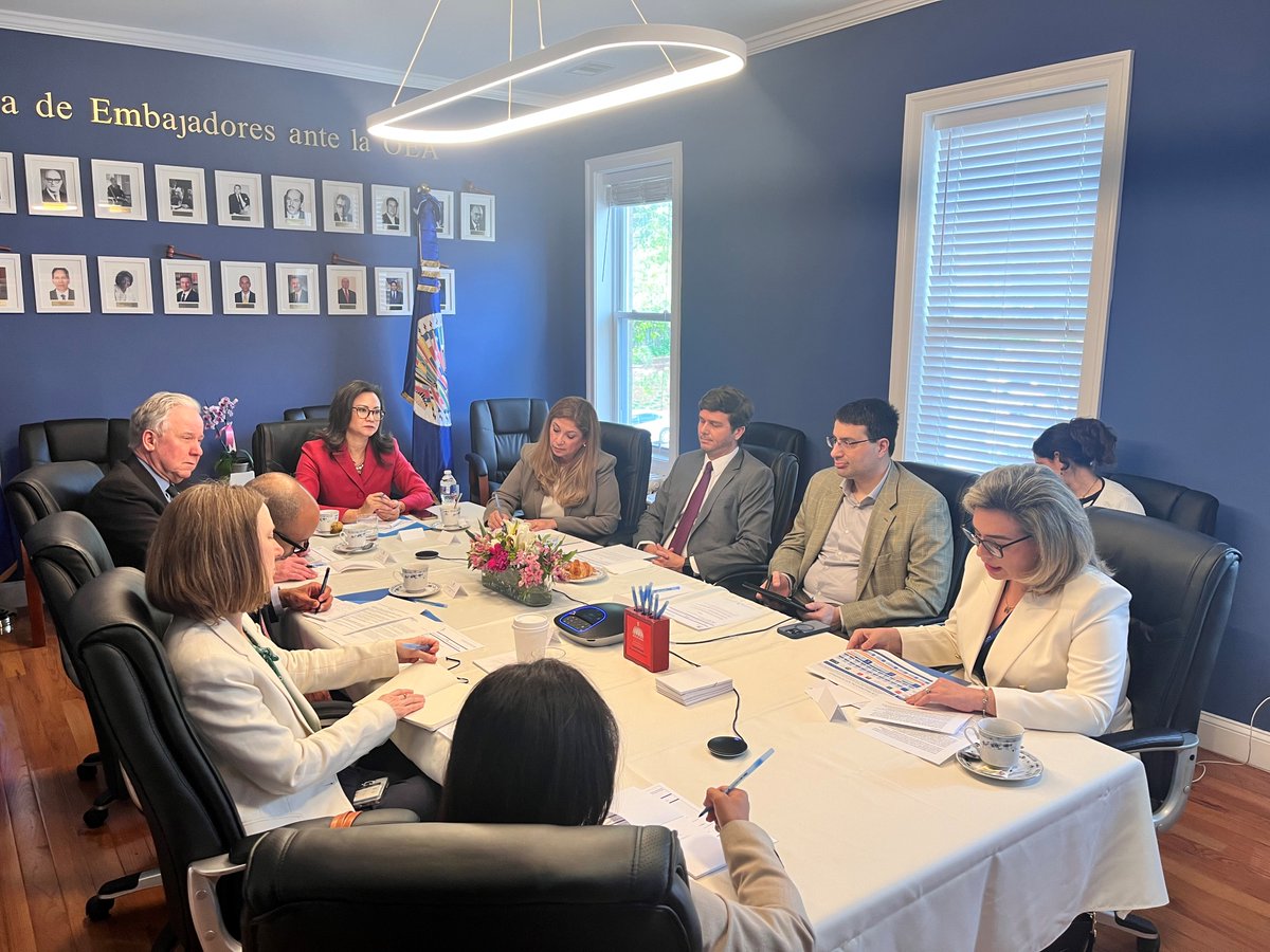 Vice Minister Rubén Silié, Ambassador Mayerlyn Cordero, the Secretary of Hemispheric Affairs @JMLambert1 and the Director @mcconte1644 met with multilateral entities of the #JSWG about their role in the next #XSummit of the Americas🌎🇩🇴