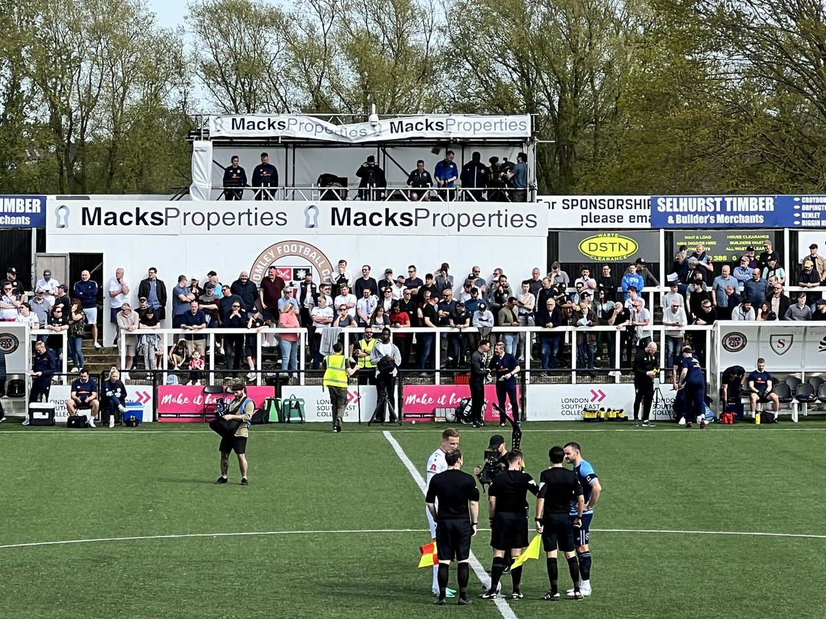NeilCoates4's tweet image. 3-0 win for @LSEColleges delivery partner @bromleyfc was proud to attend their last home game on the road to promotion as a guests of Bromley FC CEO Mark Hammond with the family. Come on #Bromley ⚽️