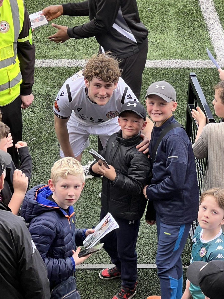 NeilCoates4's tweet image. 3-0 win for @LSEColleges delivery partner @bromleyfc was proud to attend their last home game on the road to promotion as a guests of Bromley FC CEO Mark Hammond with the family. Come on #Bromley ⚽️
