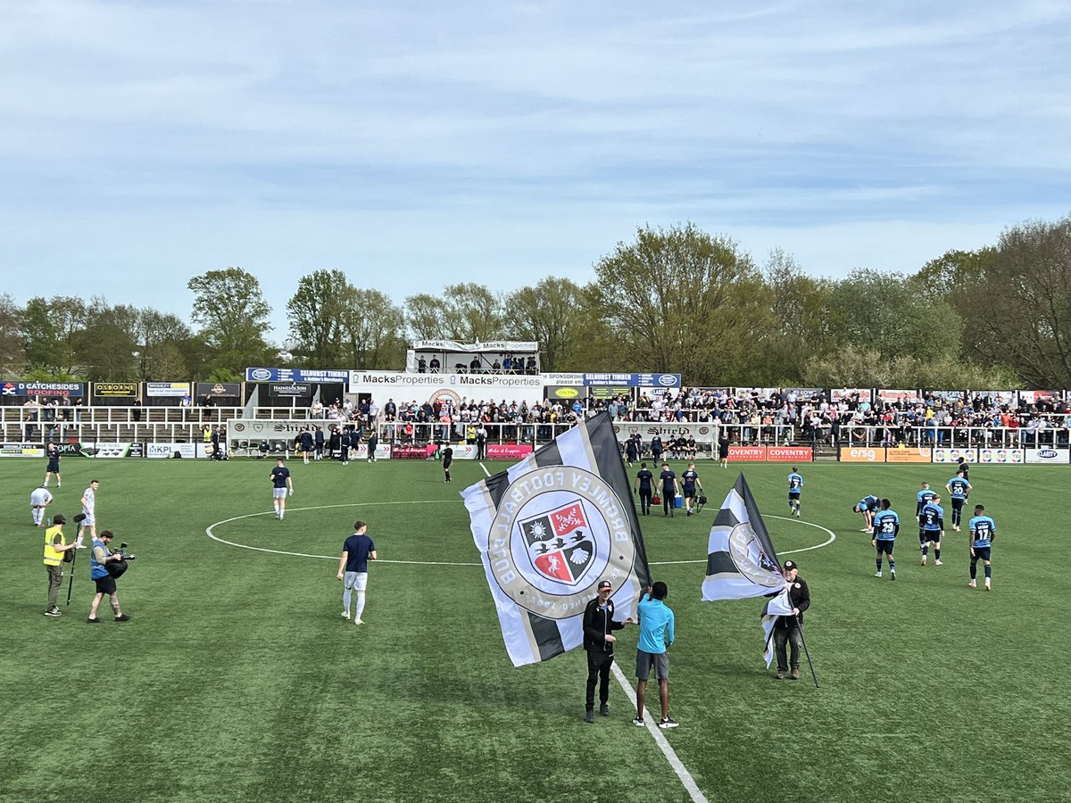 NeilCoates4's tweet image. 3-0 win for @LSEColleges delivery partner @bromleyfc was proud to attend their last home game on the road to promotion as a guests of Bromley FC CEO Mark Hammond with the family. Come on #Bromley ⚽️