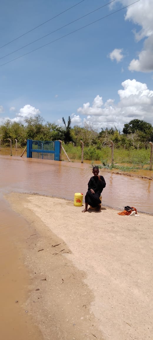 🚨 OPERATION DHIBITI MAFURIKO 2 UPDATE 🚨 ●Today, April 13, 2024, the KCGS Emergency Response & Crisis Assessment team continued its tasks in Tana River County. ●In Hola sub-county, the team assessed flood water levels and impacts....