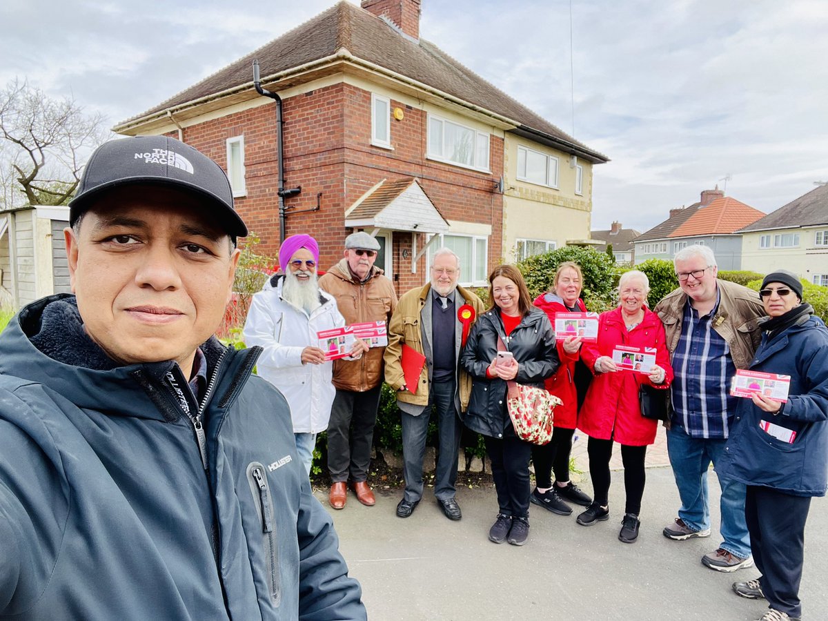 Had a great morning out in Blackheath with Kerrie Carmichael @LeaderSandwell, John Spellar MP @spellar and @SandwellLabour team. Lots of positive conversations and great response on the doorstep. #VoteLabour