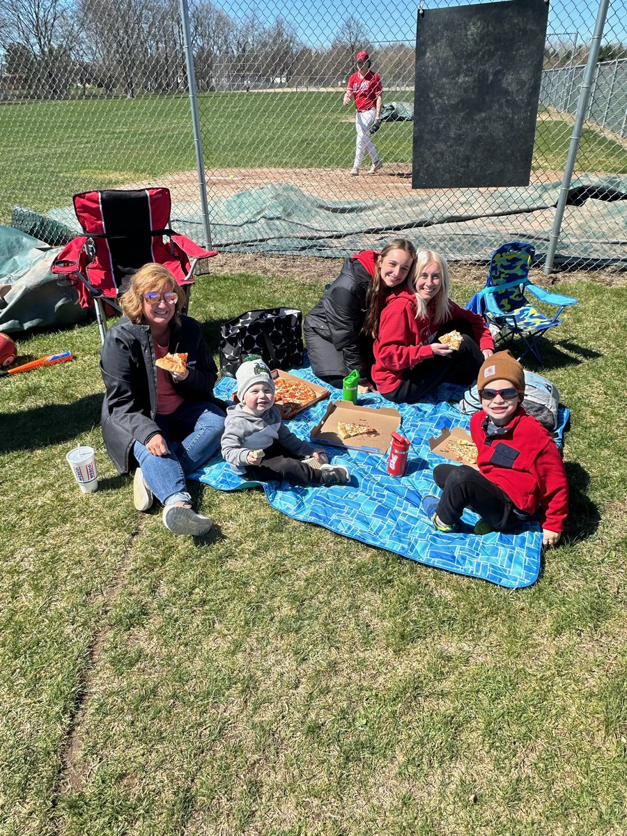 Varsity Baseball leads Tri County 1-0 after two innings of play! Good day for a picnic! 

#goredhawks #gocedar