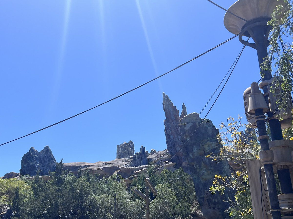 daguru9's tweet image. #BatuuEast #SWGE #DHS #WDW #BrightSuns #AdventureIsCallingMyName