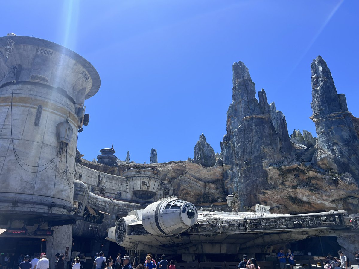daguru9's tweet image. #BatuuEast #SWGE #DHS #WDW #BrightSuns #AdventureIsCallingMyName