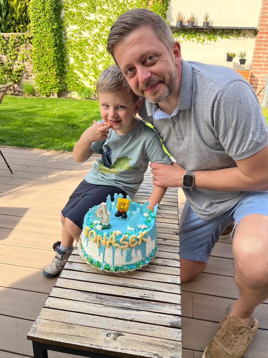 Vit_Rakusan's tweet photo. Kromě pěti let v čele Starostů dneska slavím ještě jedno "výročí". Ne svoje. Nebo vlastně... i svoje. Už čtyři roky mám vedle sebe tohoto (zatím malého) člověka. Naši nejbližší dávají smysl všemu, co děláme, a tak je to i v mém případě. Všechno nejlepší, Jonáši. A vám všem klidný víkend, nejlépe taky s těmi, které máte rádi.