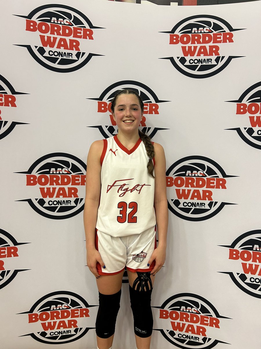 Borderwar1's tweet photo. 2028 Guard @Thrasher_32 from @FlightAAOGBB is a dominant offensive force with an advanced basketball IQ and ability to see the floor. She is a dangerous pick and roll playmaker due to her ability to get anywhere on the court. https://t.co/lUmQJuCbY0