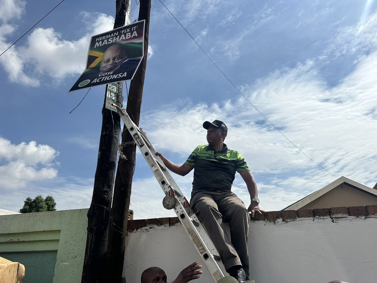 Why I am voting for @HermanMashaba👇🏾 He does not ask his supporters to do anything he isn’t prepared to do himself. A hard worker committed to defending and advancing the interests of South Africans! Amasela and the defenders of aboMyfriend are under pressure!