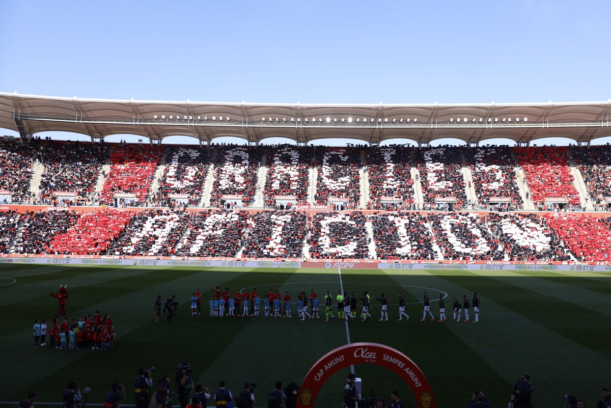 RCD_Mallorca's tweet photo. Gràcies, 𝐚𝐟𝐢𝐜𝐢𝐨́ ❤️🖤 https://t.co/Far0NYfOqB