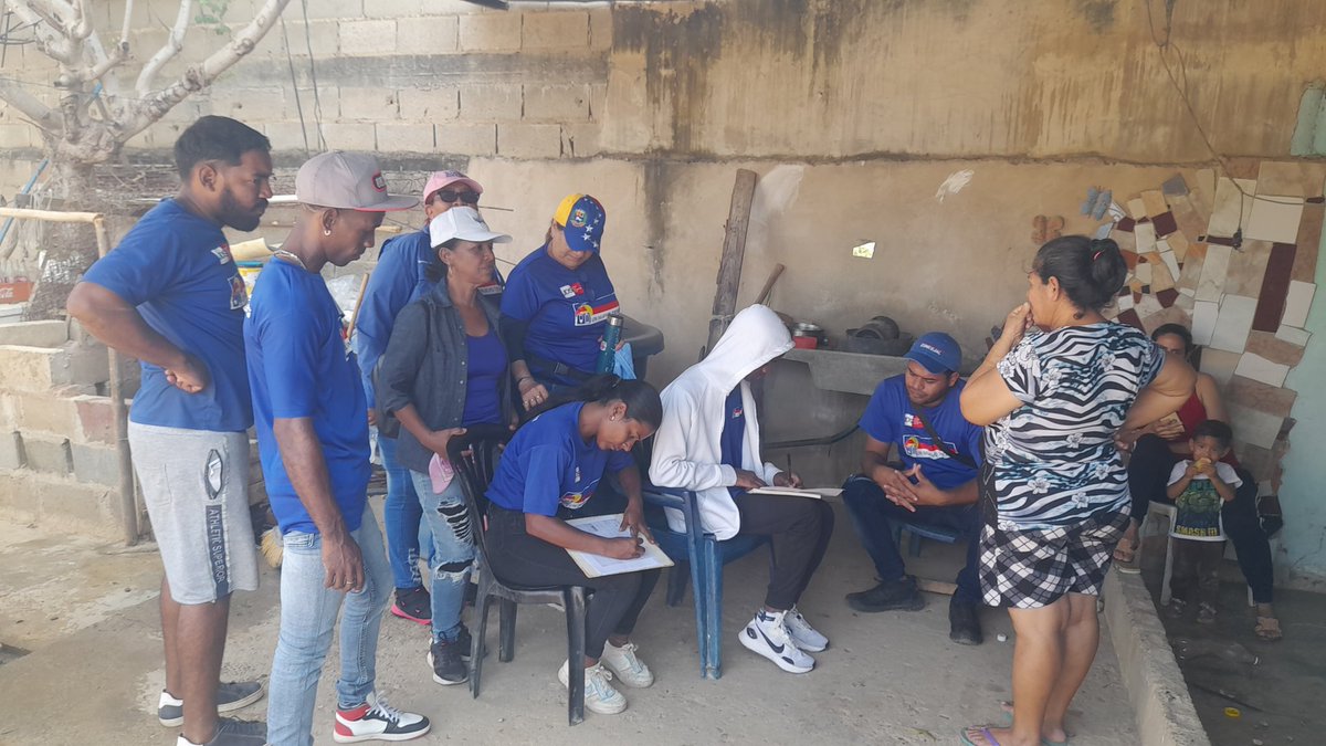 jdslagsof's tweet photo. #Hoy13DeAbril Continuamos desplegados en diferentes sectores de las Parroquias del Municipio lagunillas visitando #CasaXCasa. ¡El cambio está cerca!
#UnidosParaVotar
@untlags
@partidoUNT 
@somosuntzulia https://t.co/8jg959QRzh