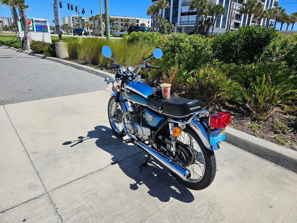 Took a ride to Lunch today, then stopped at a 7-11 for a Slurpee....I glanced at my 73 Honda and it shone in the bright sunlight. I marveled at how, after 50 years, the paint and chrome are still like new. Honda.