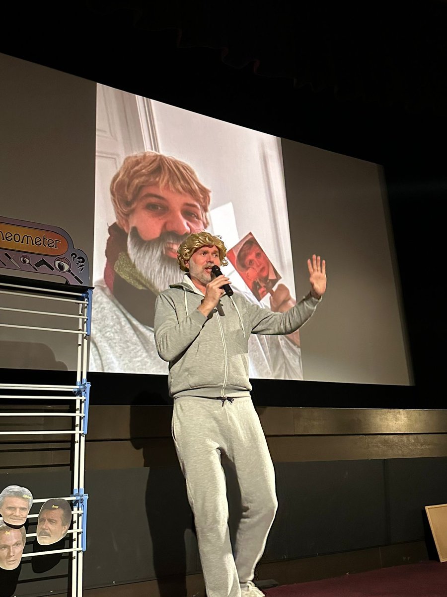 solvealongamurdershewrote tweet media