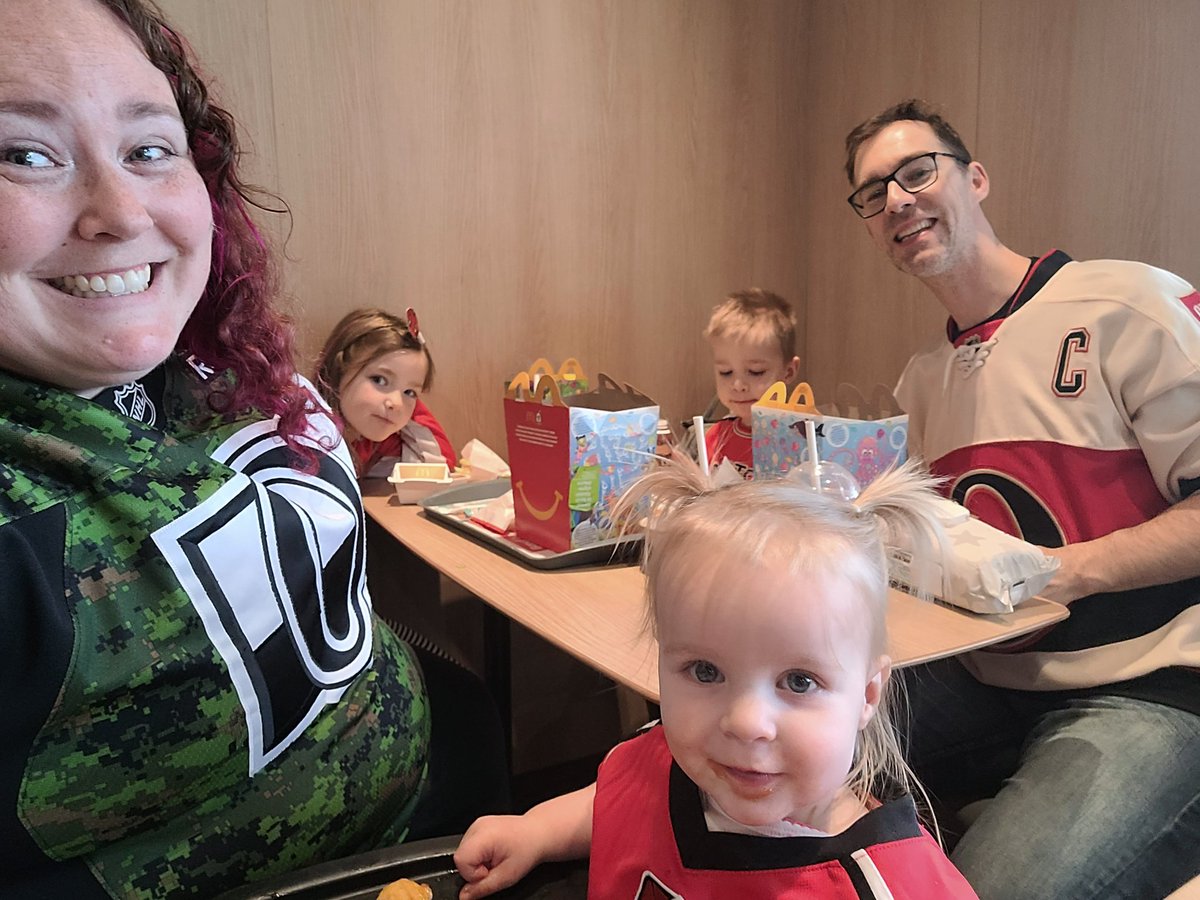 AmandaHisko's tweet photo. Fueling up at @McDonaldsCanada before continuing our hockey card day! #NHCD @The_Jodster #NHCD2024 https://t.co/GrgdjaxcaE
