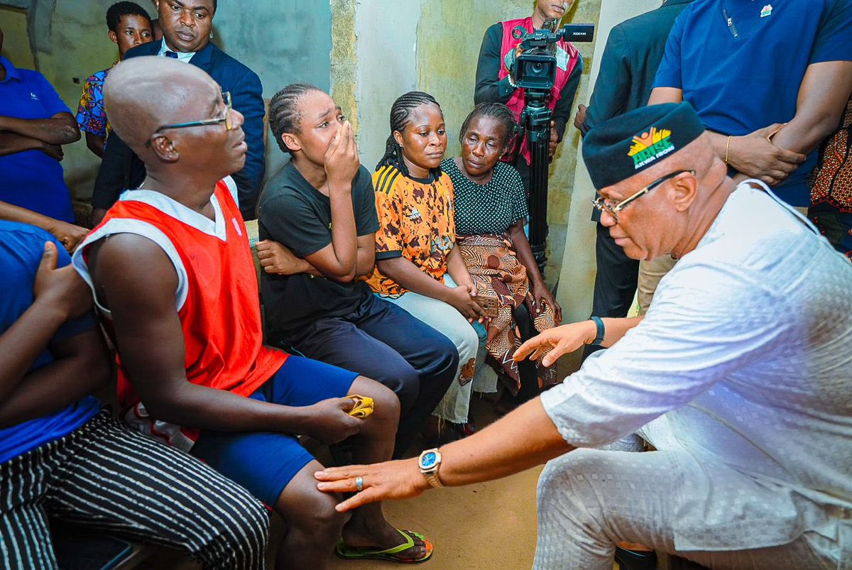 GOV ENO VISITS FAMILY OF LATE NOLLYWOOD MAKE-UP ARTIST …offers automatic employment to elder sister …directs renovation of family house …promises assistance to the undergraduate sisters facebook.com/share/p/Bw8rPj…