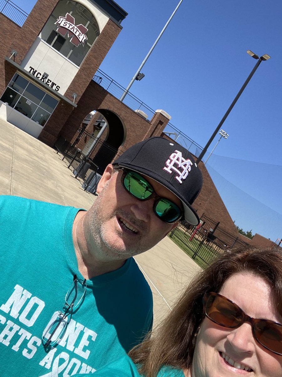 LeAnnFWilcox's tweet image. Walking around this beautiful campus this morning #allforalex #geuxteal