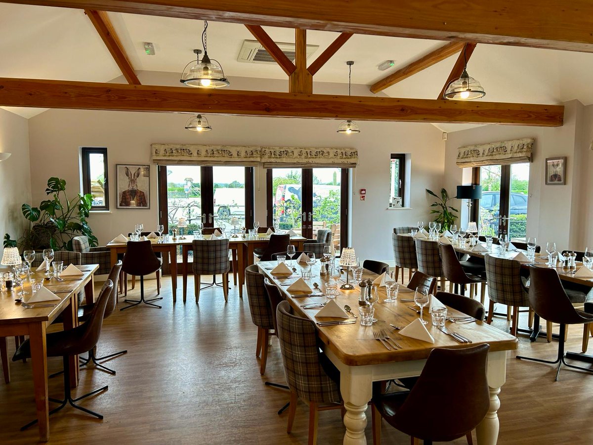 cedarbarn's tweet photo. Thanks to all the supporters of last night's Moneyweb sponsored Celebration Dinner, we're overwhelmed to report that we raised almost Β£1,000 just from the raffle. Final amounts raised and photos to follow.
#macmillan #pickeringbusinesses #gopickering #rideoftheirlives #yorkraces https://t.co/CPgErFe71D