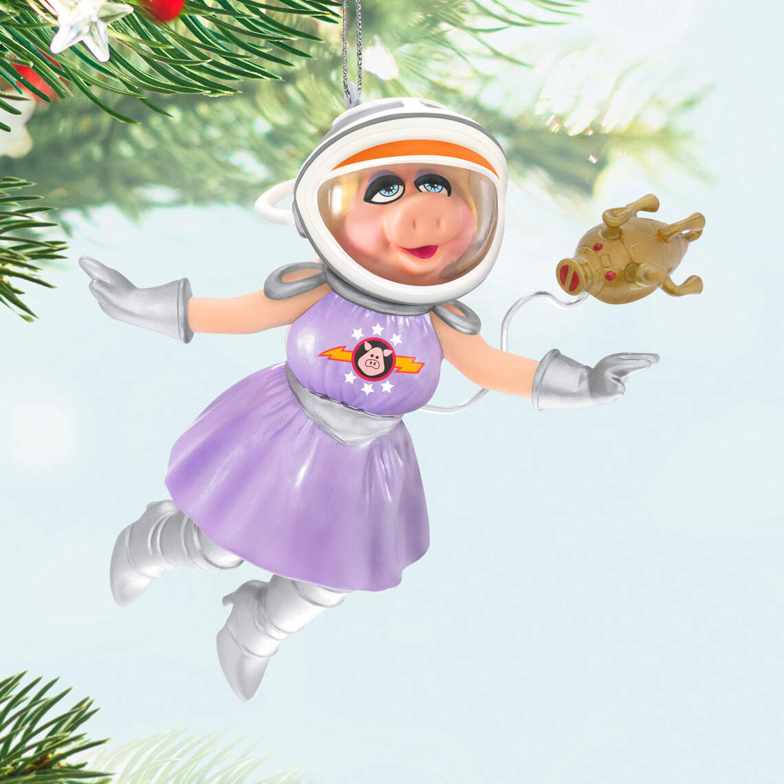 Get your first peek at this year's Keepsake Ornament from @Hallmark - it's First Mate Piggy from Pigs In Space! toughpigs.com/pigs-in-space-…