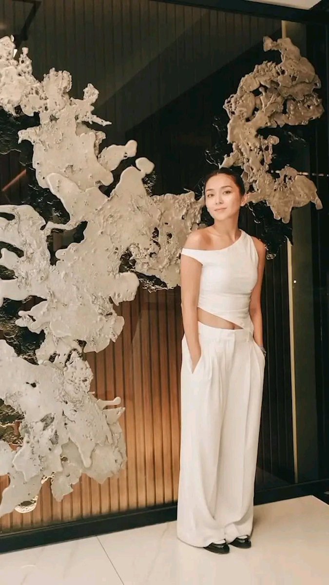 johneths tweet media