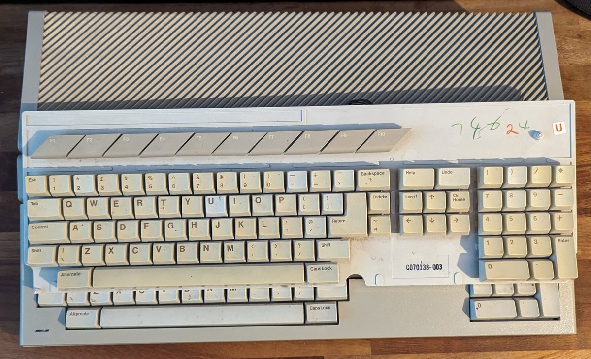 pederjohnsen's tweet image. Following that an Atari XE System and an Atari 520ST with a replacement keyboard I&apos;ll need to install.

#atari #homecomputers #xesystem #520st #retrogaming

2/3