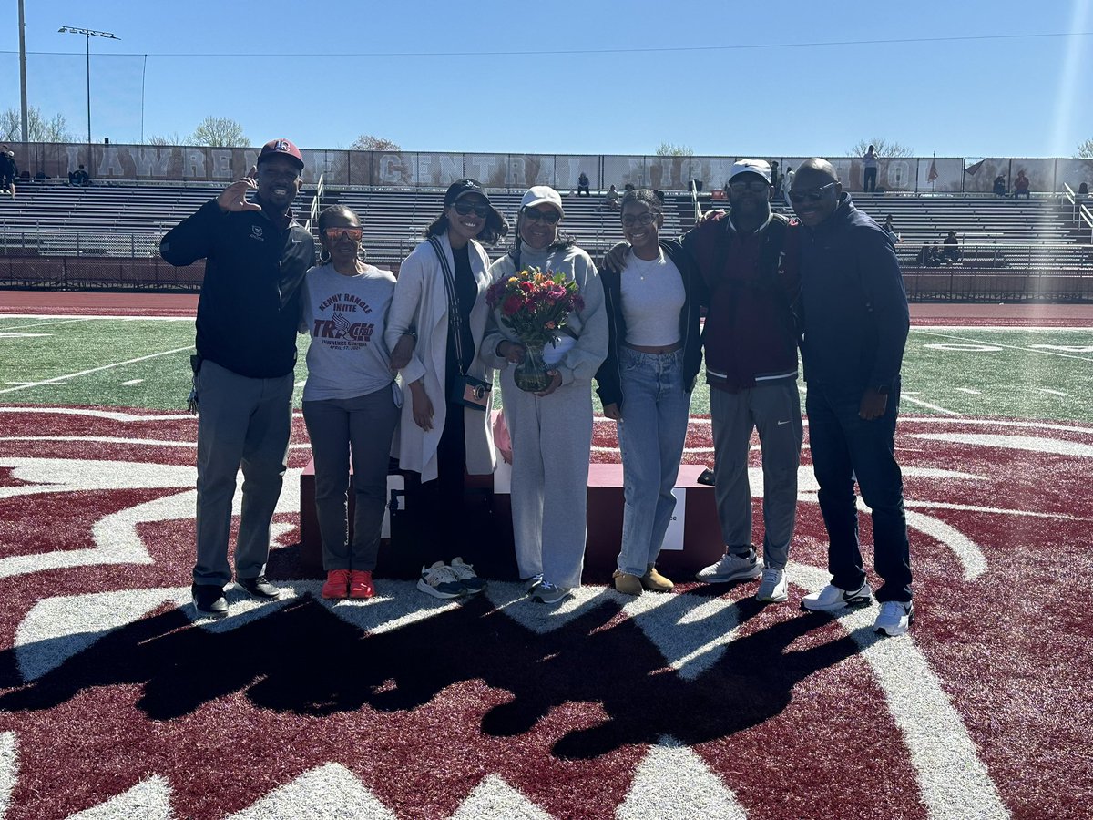 Special THANK YOU to the Kenny Randle Family! Always great to see you and to have this event in your honor! #GoBears🐻