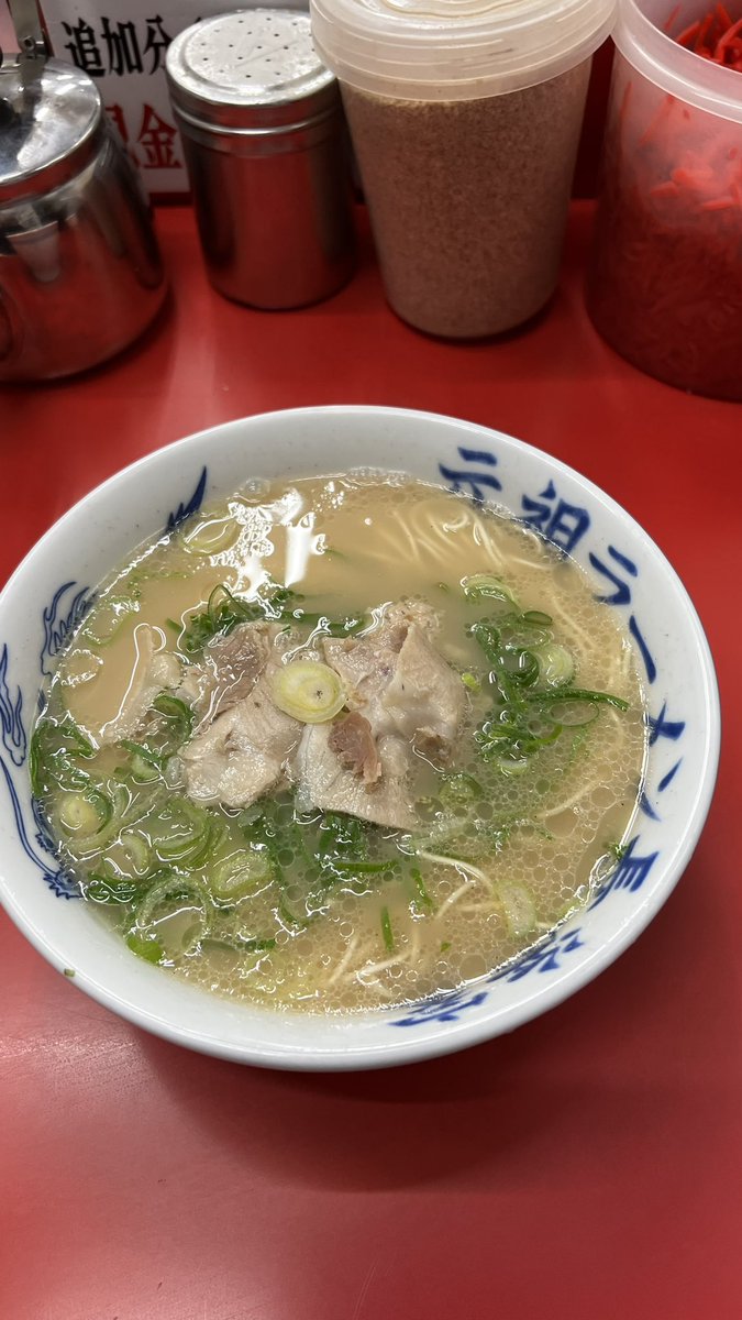 gin_back's tweet photo. 福岡グルメ
安定の長浜家豚骨ラーメン
太宰府の参道にてあまおうパフェ https://t.co/EAJ6CrGe2l