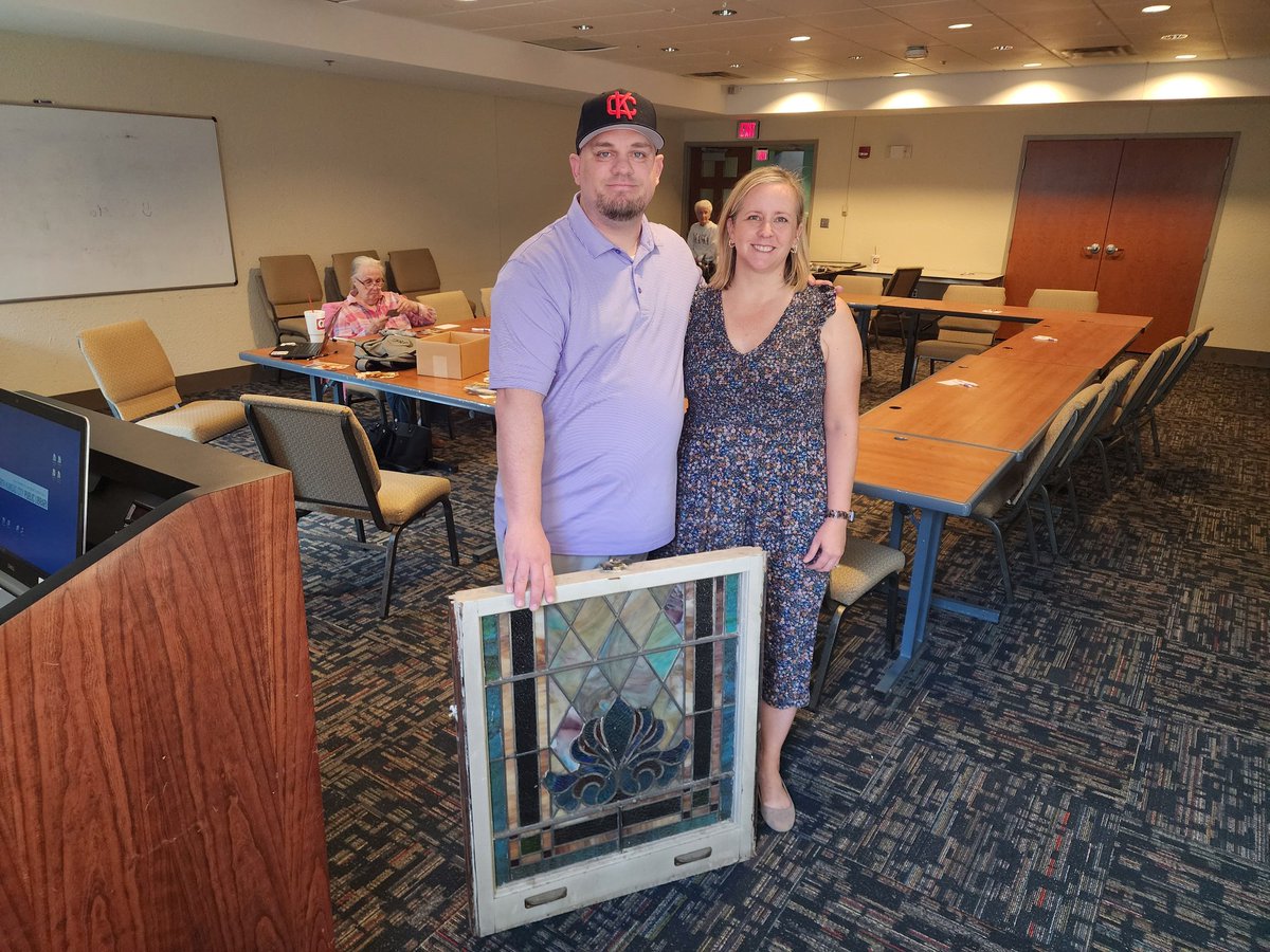 jhwkcmo's tweet photo. Continuing the promise I made Betty Yingling back in 2004 not to let people forget about #HarlemKC. Today I donated a stain glass panel from the Harlem church to the North Kansas City Historical Society https://t.co/Q6ZnHJg81e