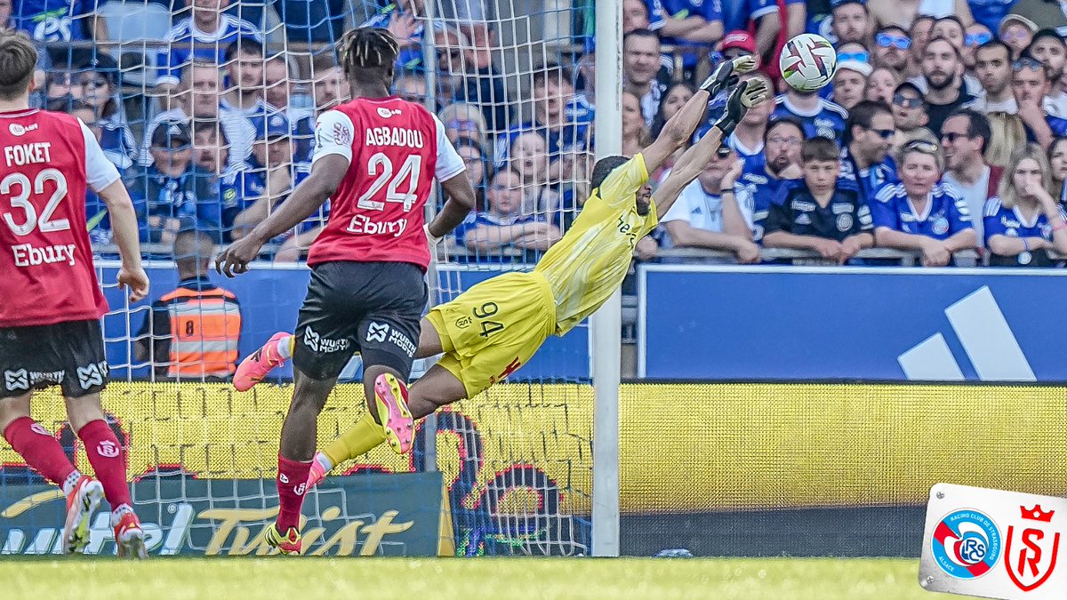 82' [2-1] 🧤 Quelle parade de Yehvann Diouf qui plonge pour repousser cette tentative strasbourgeoise ! 🤯 #RCSASDR #GoSDR