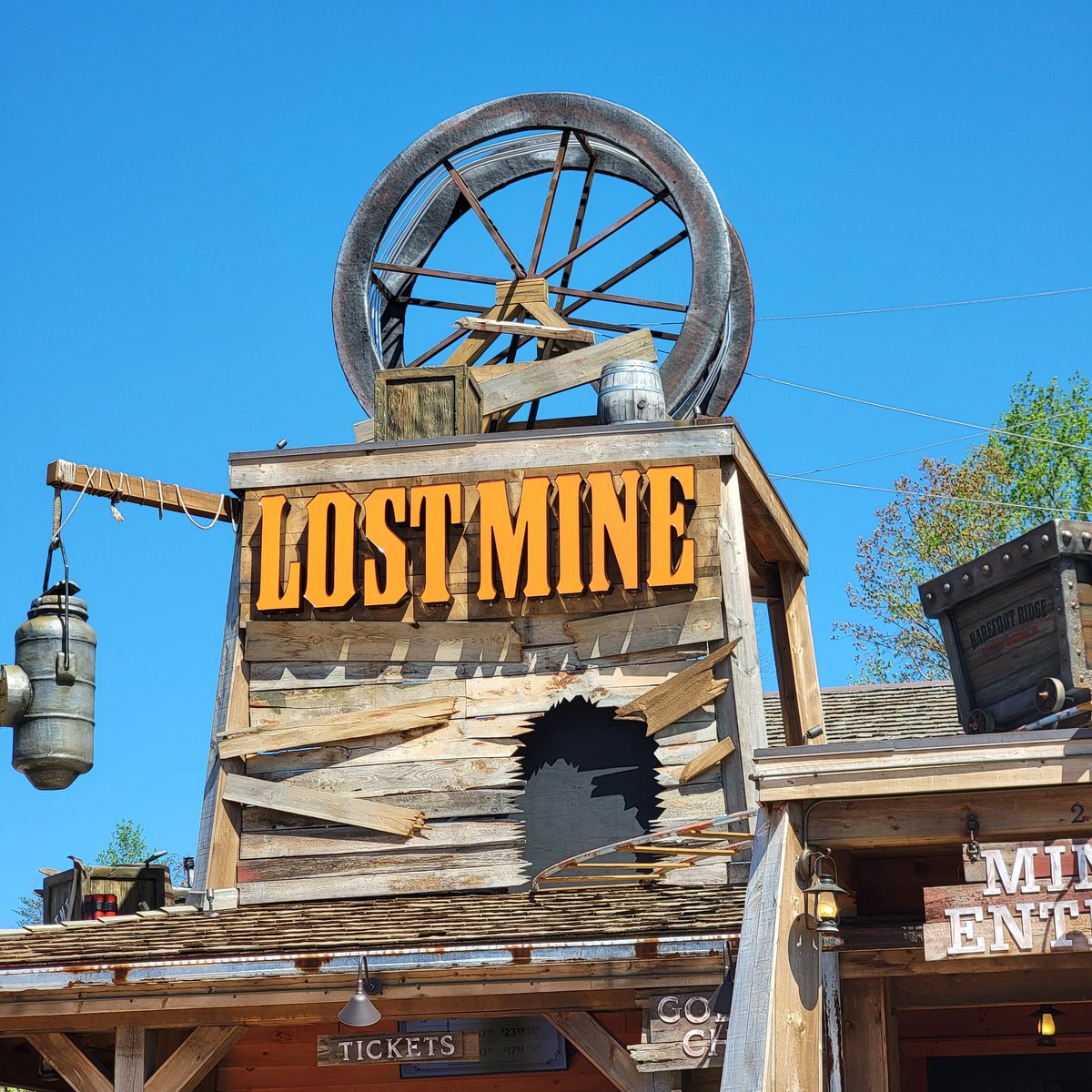 Coasterrides1's tweet photo. #lostmine https://t.co/SuJDDiJW9g