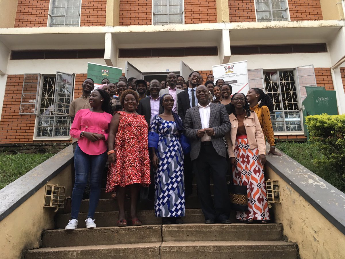On a célébré le jour de francophonie à Université de Makerere. Notre thème était  <l'intégration de la langue française dans la culture africaine>. Aussi, on a célébrer la passation de pouvoir de Club de Français, Mak. 
         Merçi.