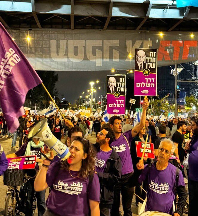 This is what Standing Together & thousands of demonstrators were calling for on the streets of Tel Aviv tonight: Netanyahu must go! The kidnapped must be returned. We choose life not death! Stop the killing & destruction in Gaza. End the occupation. We need peace!