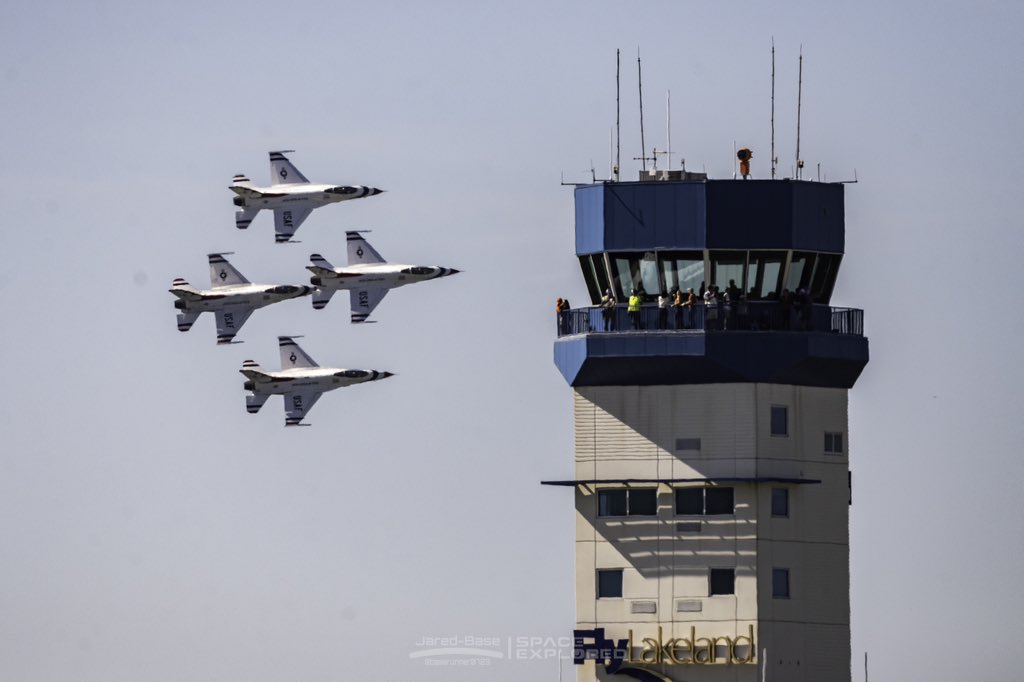 The @AFThunderbirds buzzing the @FlyLakeland tower during their @SunnFunFlyIn performance 📸 me for @Space_Explored