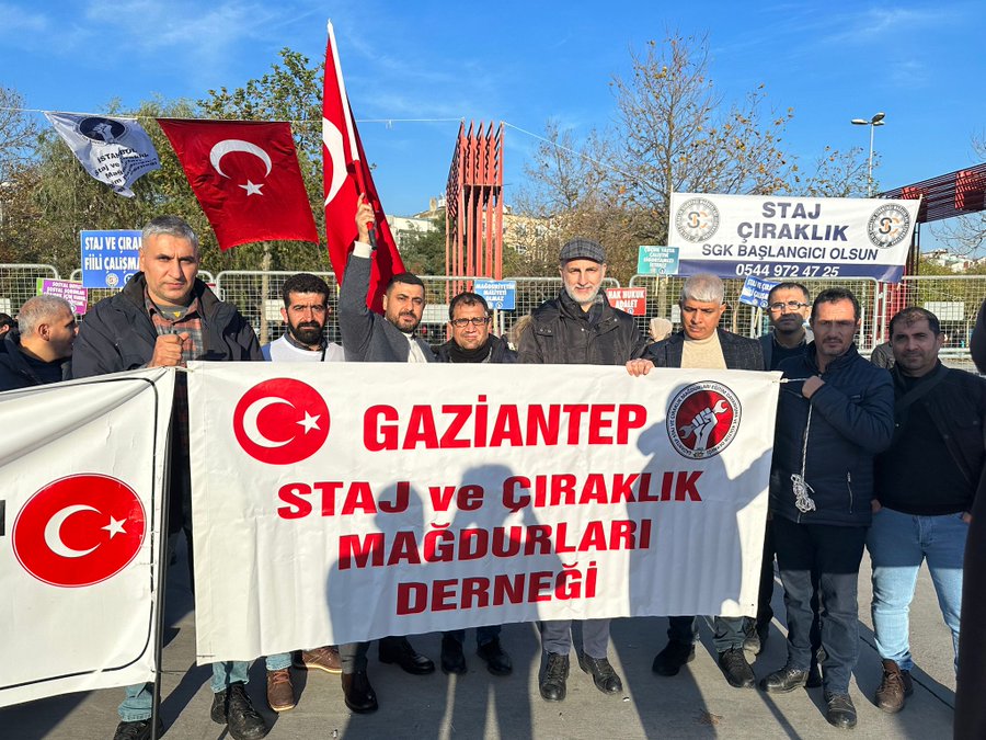 E-Devlet Sisteminde Görünen'4A Tescil Başlangıç'Tarihi' Hizmete Başlama' Tarihi' olarak KABUL EDİLSİN İSTİYORUZ
Sn
@RTErdogan
@Akparti
@_cevdetyilmaz
@memetsimsek
@eczozgurozel
@ErbakanFatih
@herkesicinCHP
Mağduru Yaşat ki Devlet Yaşasın
#StajyerÇırakHaksızlığaBoyunEğmeyecek