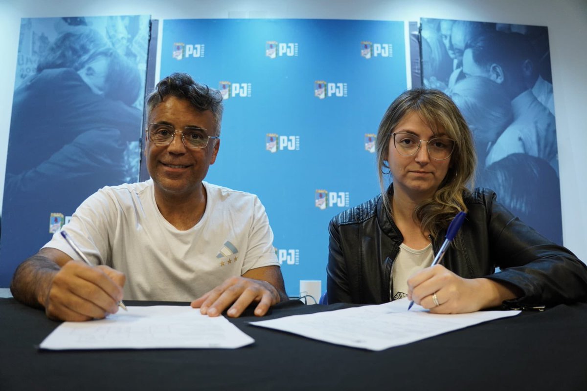 Con gran orgullo felicitamos a nuestra compañera <a href="/Aixarocha/">Aixa_Natalia</a> corresponsable de La Cámpora Comuna 9, por su designación como Secretaria Adjunta del <a href="/PComuna9/">PJ Comuna 9 🇦🇷</a> , acompañando a Jorge
Milone como Secretario General.